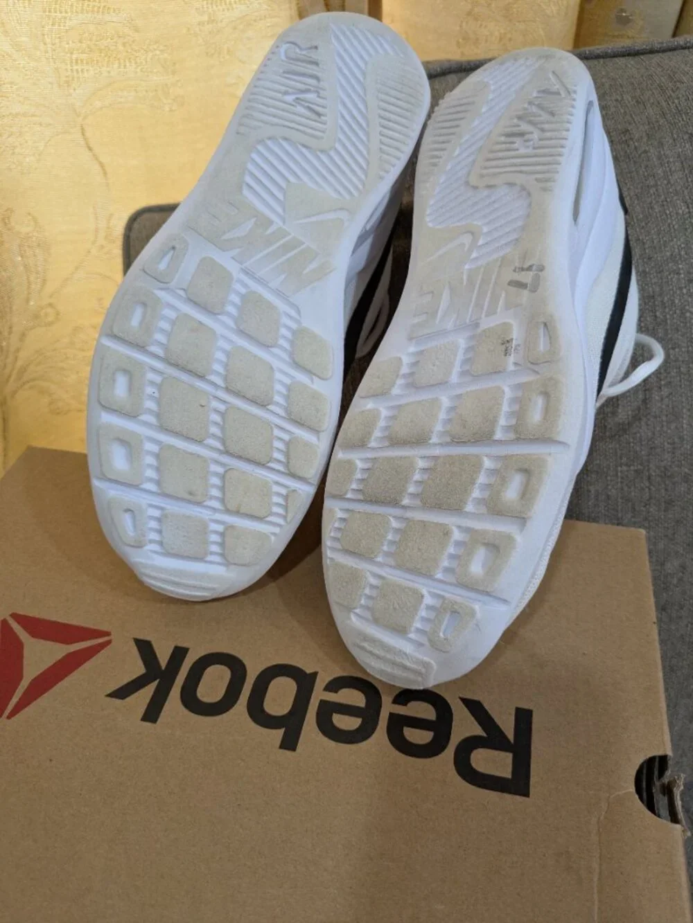 Size 8.5 - Nike Air Max Oketo White Black W Great Condition